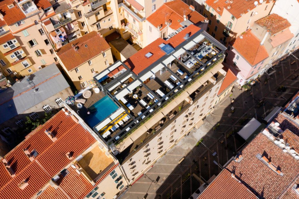 Espace rooftop de l'hôtel Fesch à Ajaccio